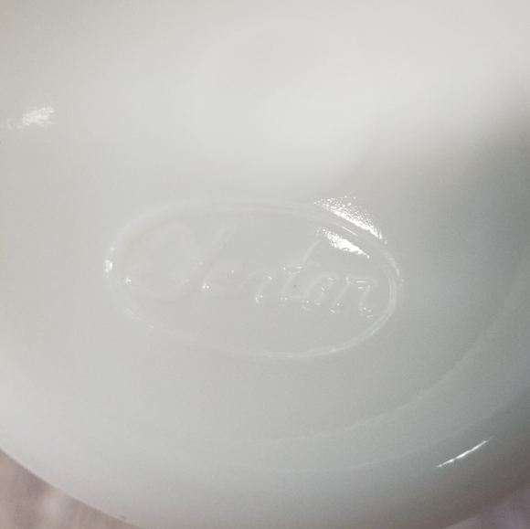 Fenton hobnail milkglass vase - Picture 4 of 6